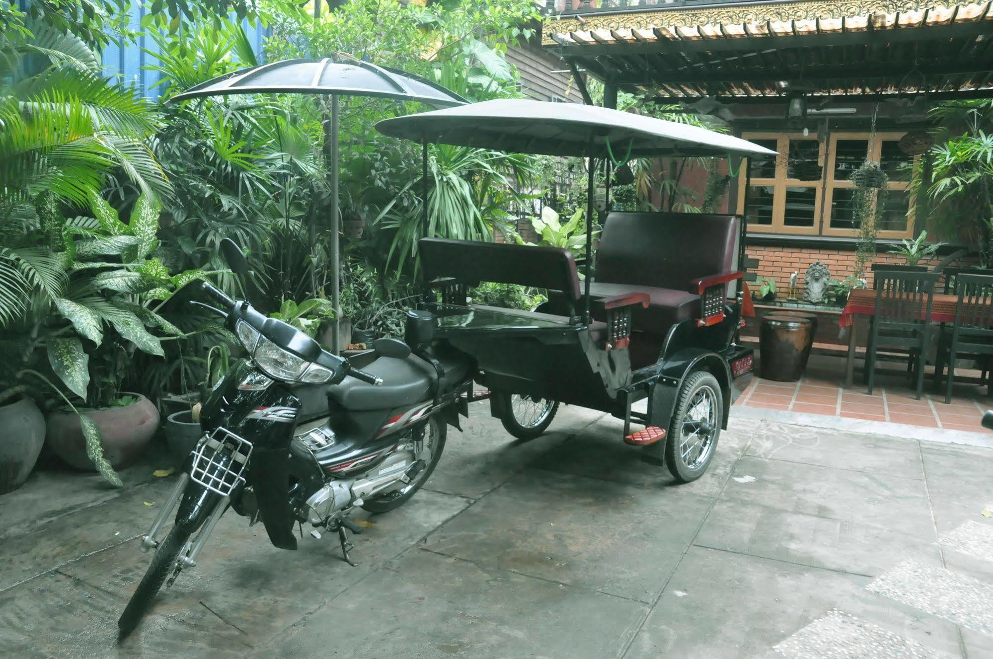 Big Lyna Villa Siem Reap Exterior foto